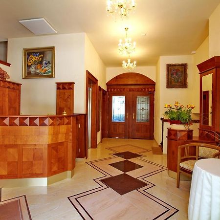 Hotel Fortna Хрудим Экстерьер фото