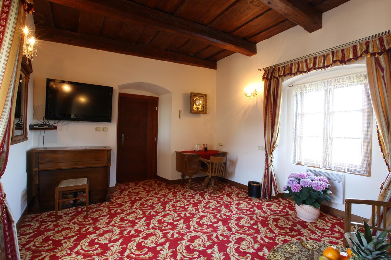 Hotel Fortna Хрудим Экстерьер фото