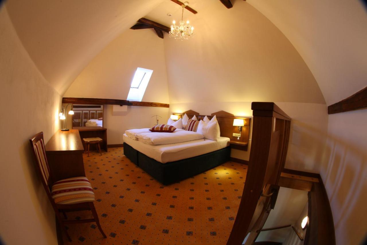 Hotel Fortna Хрудим Экстерьер фото