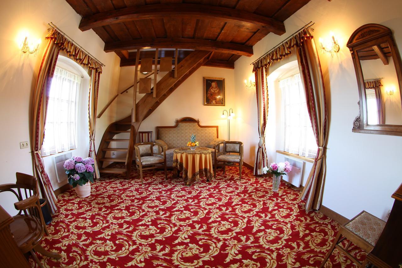 Hotel Fortna Хрудим Экстерьер фото