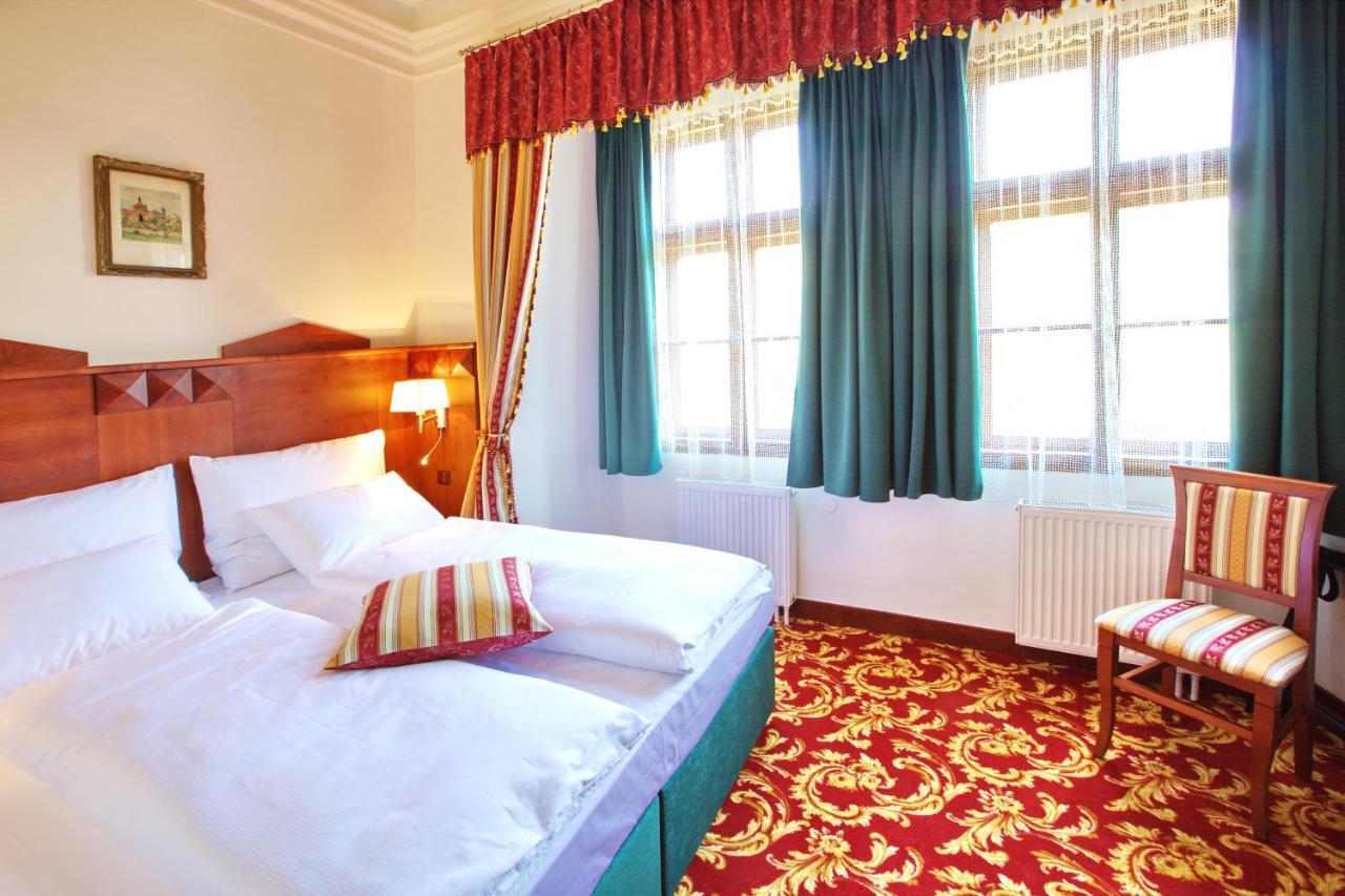 Hotel Fortna Хрудим Экстерьер фото