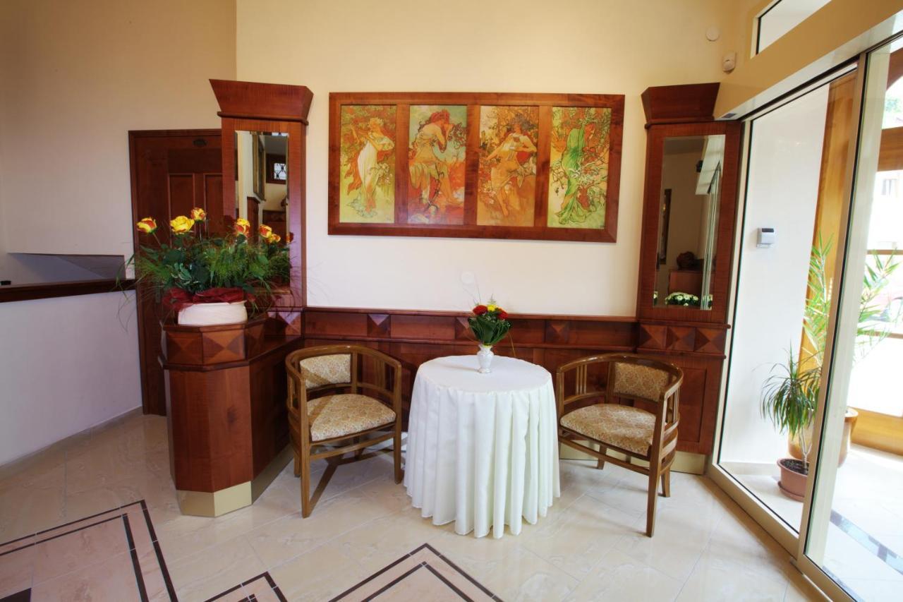 Hotel Fortna Хрудим Экстерьер фото