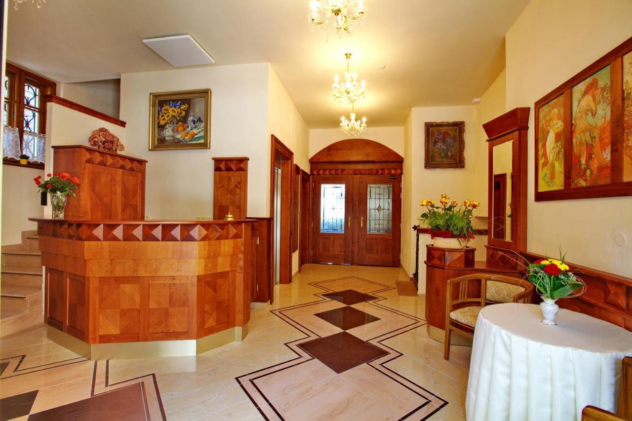Hotel Fortna Хрудим Экстерьер фото