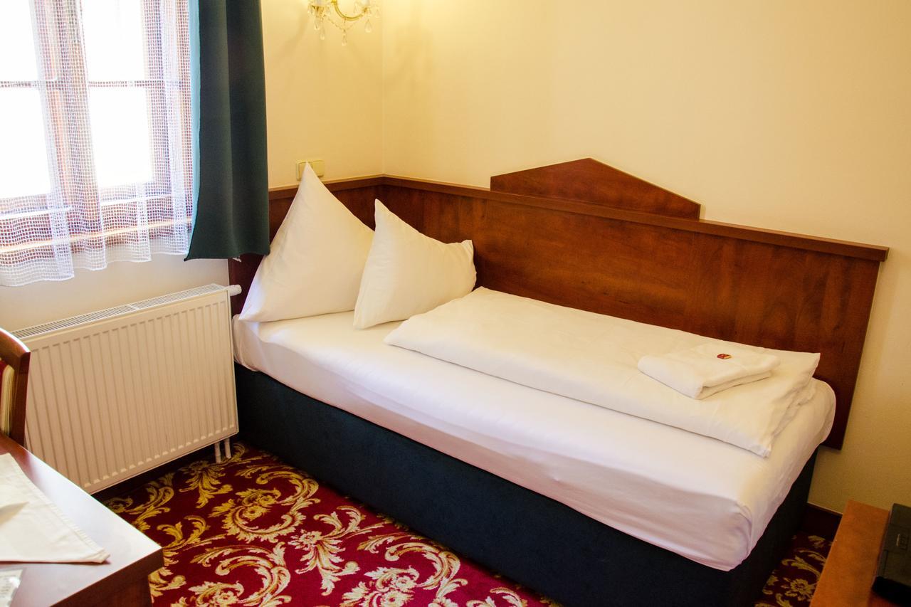 Hotel Fortna Хрудим Экстерьер фото